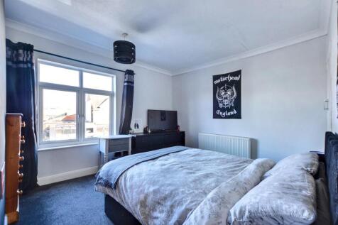 Bedroom 1_1.jpeg