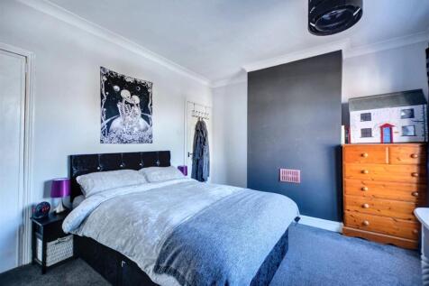 Bedroom 1_2.jpeg