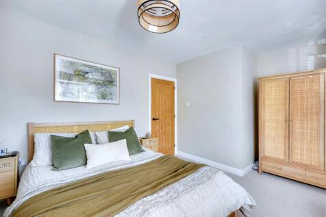 Bedroom 1_3.jpeg