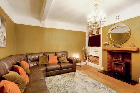Family Room_1.jpeg