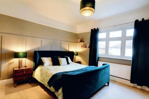 Bedroom 1_1.jpeg