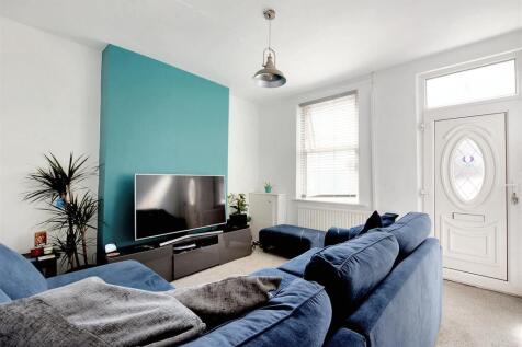 Living Room_2.jpeg