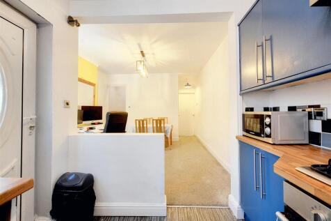 Kitchen_2.jpeg