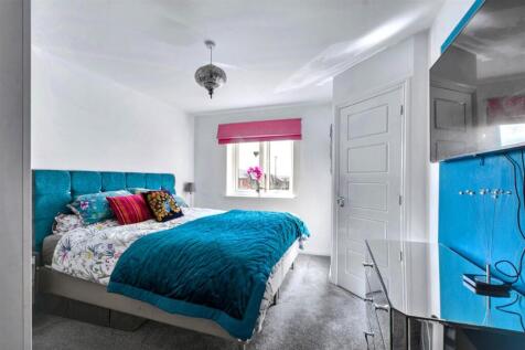 Bedroom 1_1.jpeg