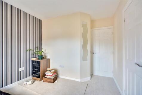 Bedroom 1_2.jpeg