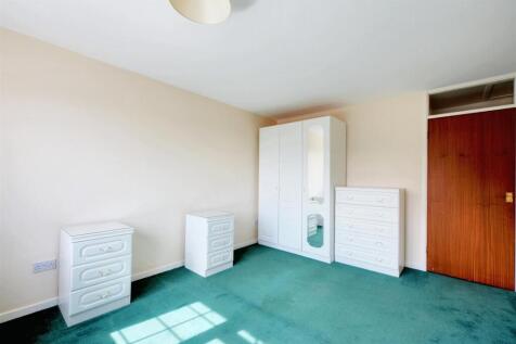 Bedroom 1_2.jpeg