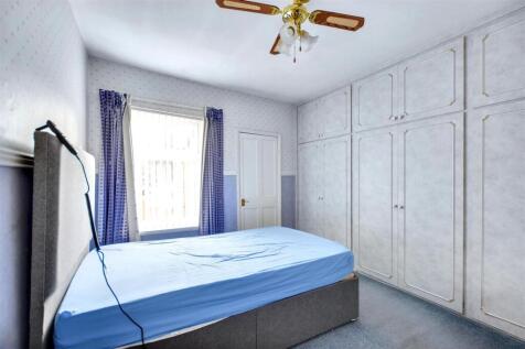 Bedroom 1_1.jpeg