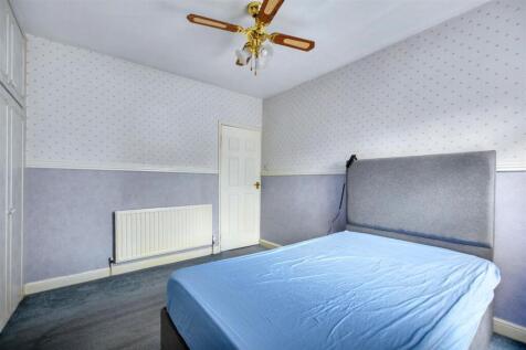 Bedroom 1_2.jpeg