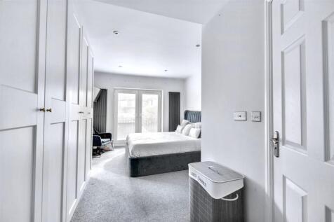 Bedroom 1_1.jpeg