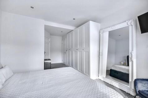 Bedroom 1_3.jpeg
