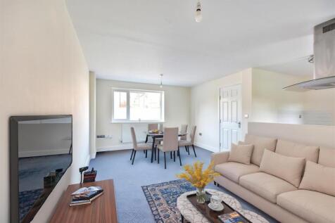Open Plan Lounge/Dining Kitchen