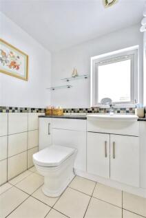 Bathroom 2_1.jpeg
