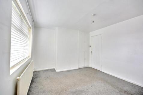 Bedroom 1_3.jpeg