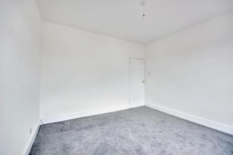 Bedroom 1_2.jpeg