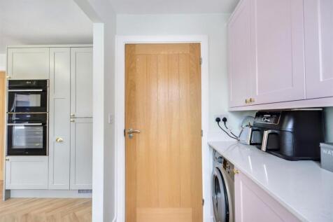 Utility Room_1.jpeg