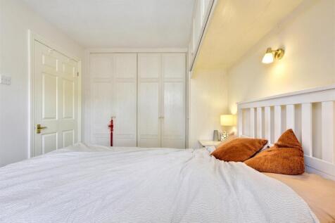 Bedroom 1_4.jpeg
