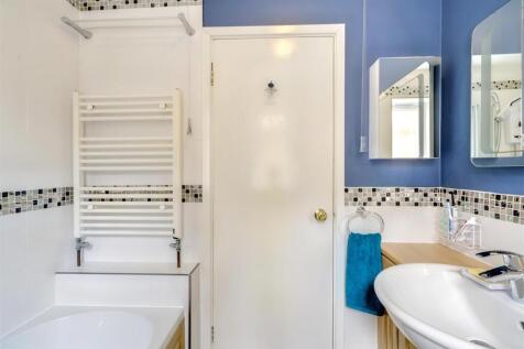 Bathroom 1_2.jpeg