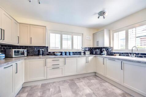 Kitchen_1.jpeg