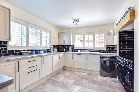 Kitchen_2.jpeg