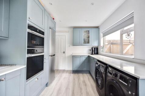 Kitchen_2.jpeg