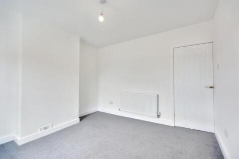 Bedroom 1_2.jpeg