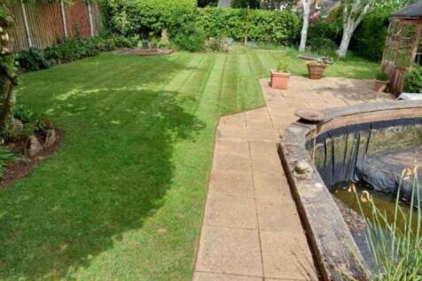 28 Kimberley Road Garden 1.JPG