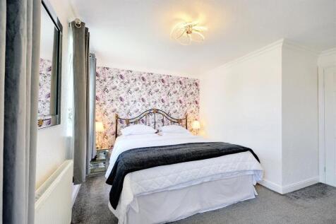 Bedroom 1_2.jpeg