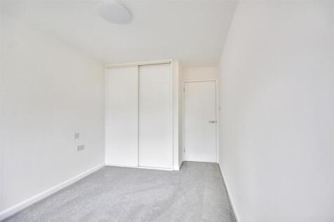 Bedroom 1_2.jpeg