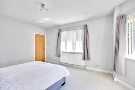 Bedroom 1_2.jpeg