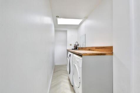 Utility Room_1.jpeg