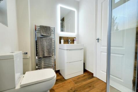 Bathroom_4.jpeg