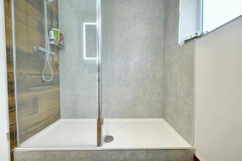 Bathroom_3.jpeg
