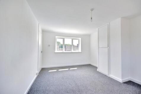 Bedroom 1_2.jpeg