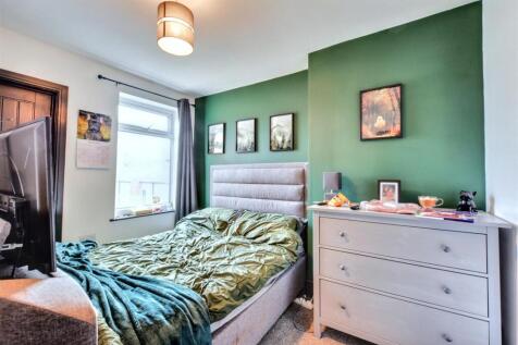 Bedroom 1_2.jpeg