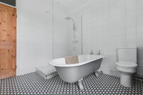 Bathroom_2.jpeg