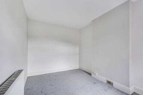 Bedroom 1_1.jpeg