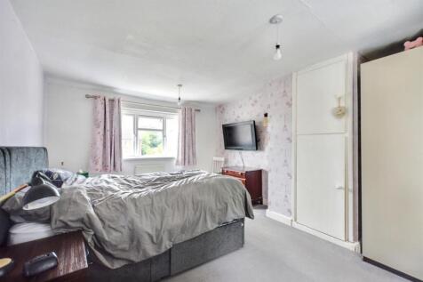 Bedroom 1_1.jpeg