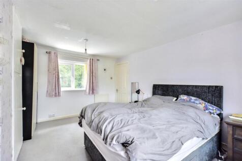 Bedroom 1_2.jpeg