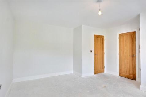 Bedroom 1_2.jpeg
