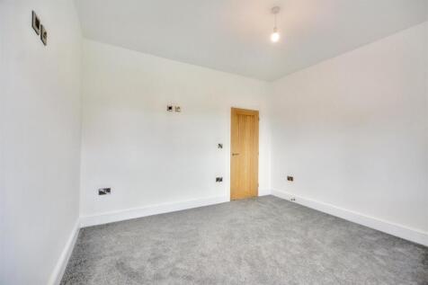 Bedroom 1_2.jpeg