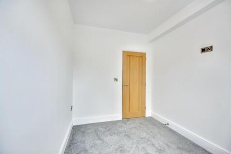 Bedroom 4_2.jpeg