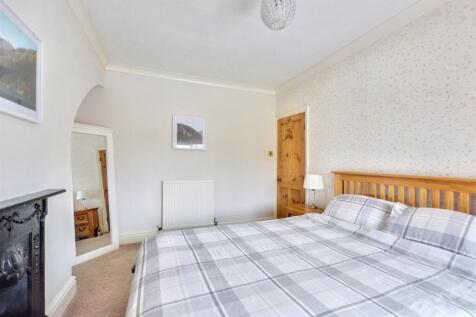 Bedroom 1_2.jpeg