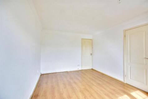 Bedroom 1_2.jpeg
