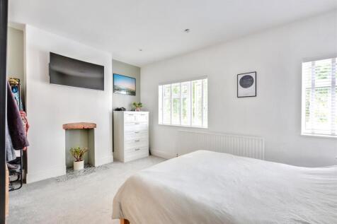 Bedroom 1_2.jpeg