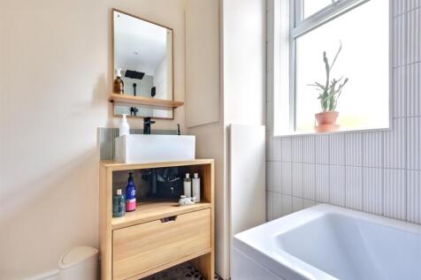 Bathroom_3.jpeg