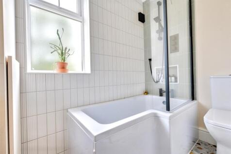 Bathroom_4.jpeg