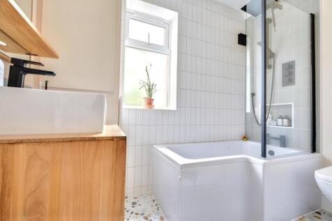 Bathroom_2.jpeg