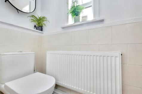 Bathroom_2.jpeg