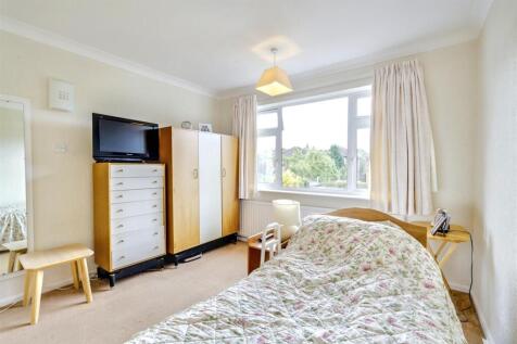 Bedroom 1_2.jpeg