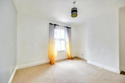 Bedroom 1_2.jpeg
